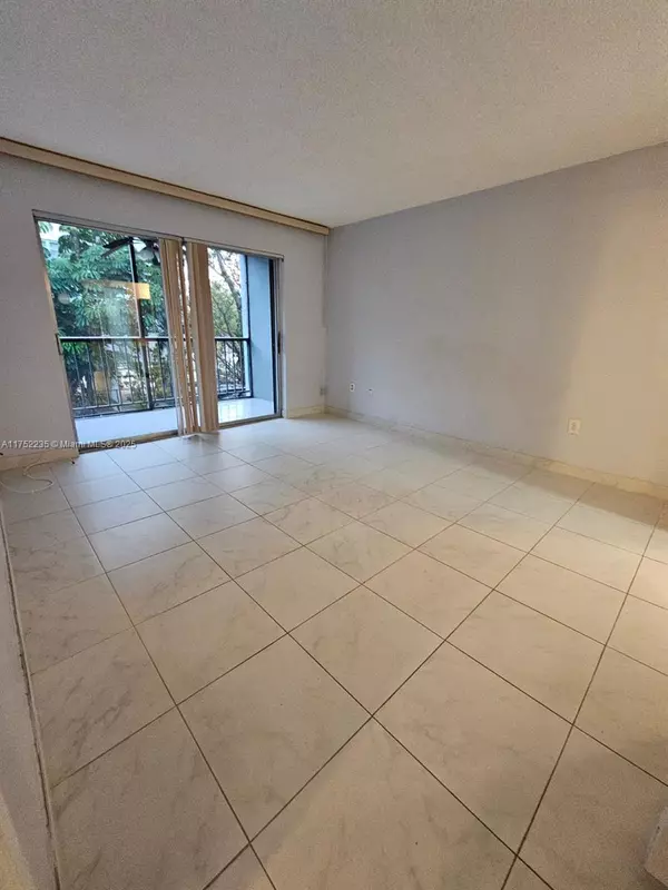 North Miami, FL 33161,1250 NE 125th St #202C