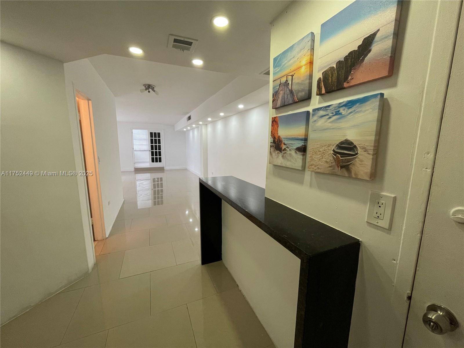Miami, FL 33131,801 Brickell Bay Dr #1165