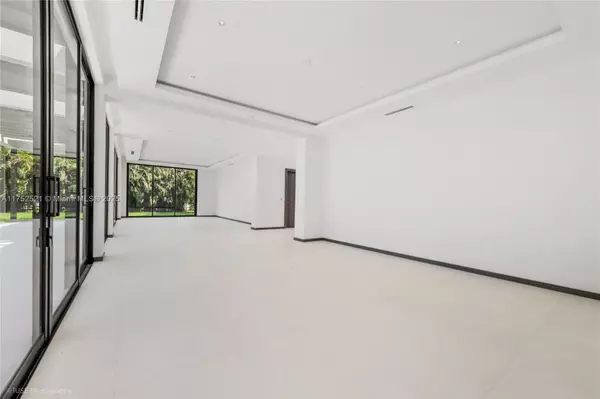 Miami, FL 33143,8000 SW 62 Ct