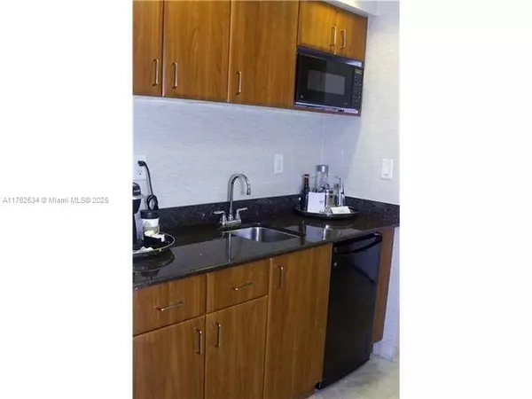 Sunny Isles Beach, FL 33160,18001 Collins Ave #1906