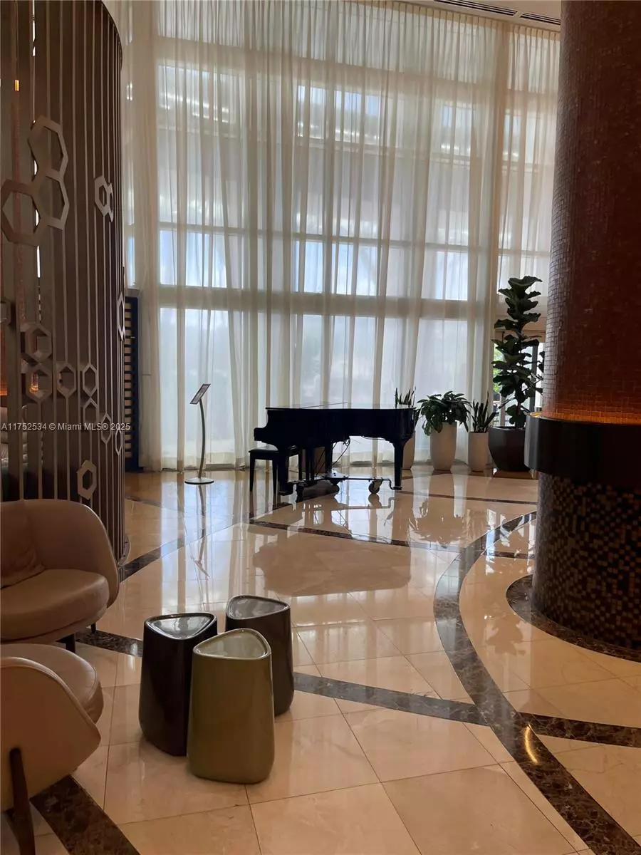 Sunny Isles Beach, FL 33160,18001 Collins Ave #1906