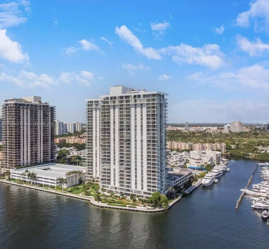 Aventura, FL 33180,19707 Turnberry Way #21D