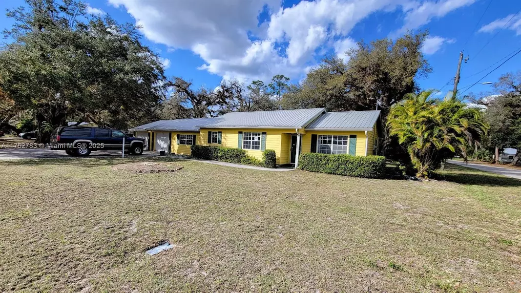 260 Fraser Ave, La Belle, FL 33935
