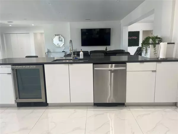 Hallandale Beach, FL 33009,700 NW 9th Ct