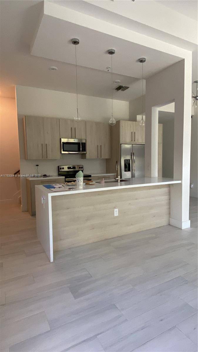 Plantation, FL 33317,4369 NW 9th St