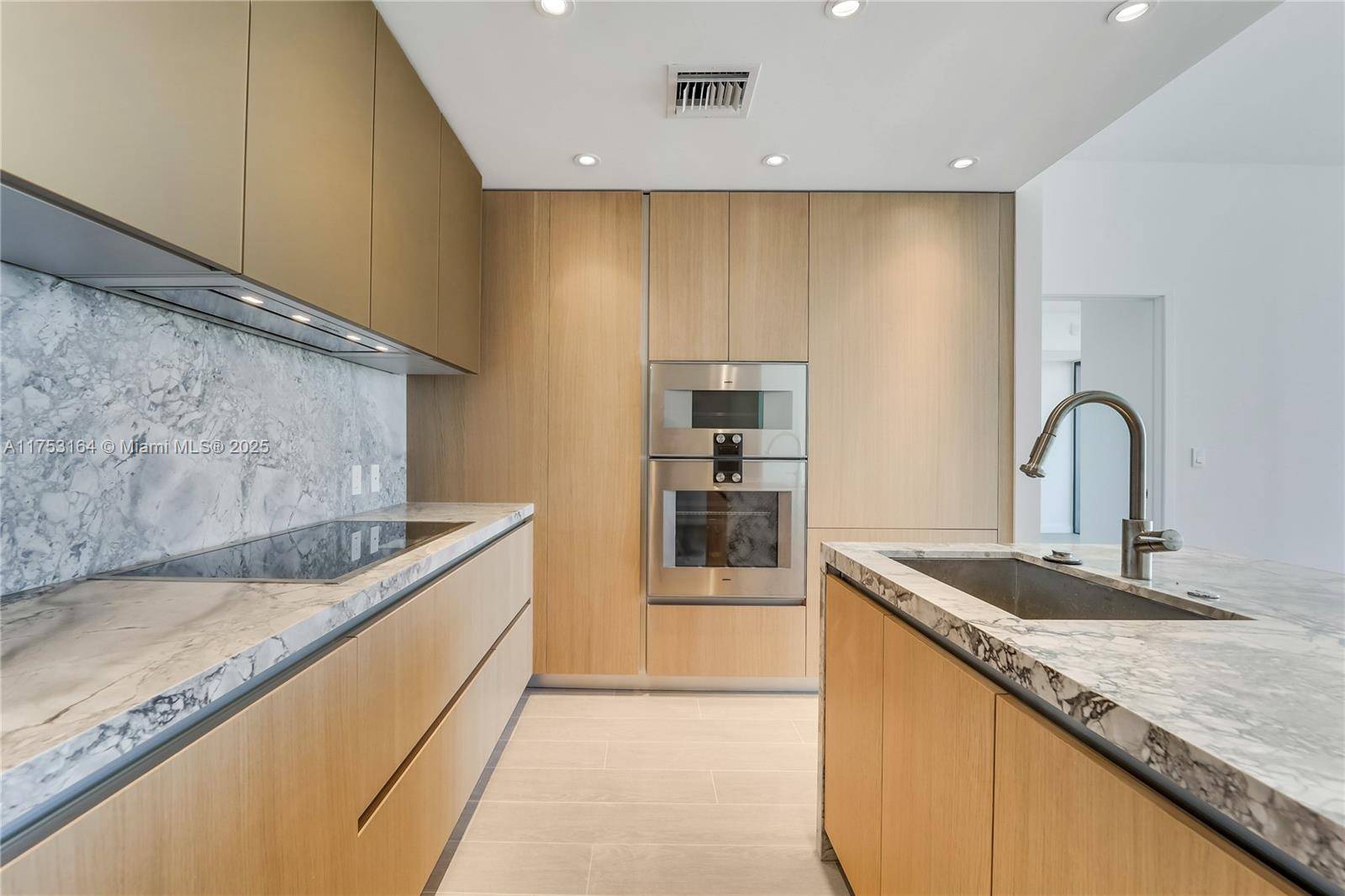 Miami Beach, FL 33139,500 Alton #3304