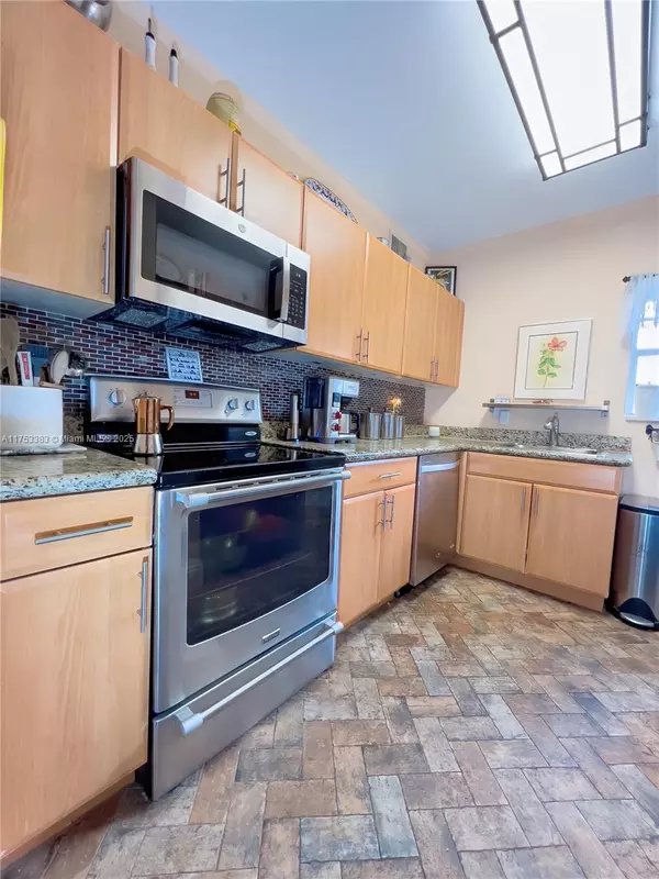 Bay Harbor Islands, FL 33154,9725 Bay Harbor Ter #2