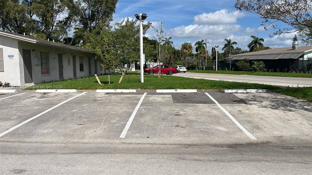 550 NE 44th St #E1, Deerfield Beach, FL 33064