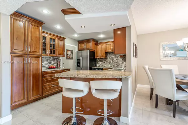 4851 NW 21st St #214, Lauderhill, FL 33313