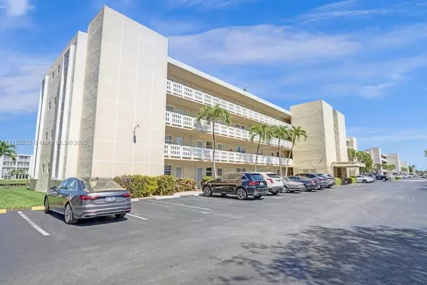 205 SE 11th Ter #203, Dania Beach, FL 33004