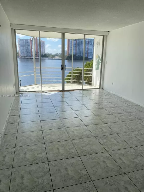 Miami, FL 33179,1302 NE 191st St #A219