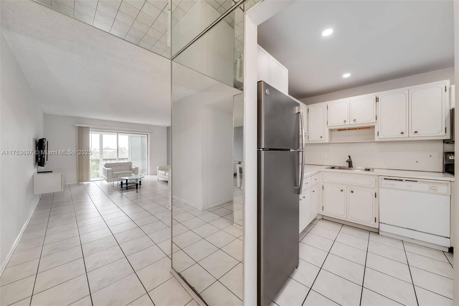 Hollywood, FL 33021,950 Hillcrest Dr #401