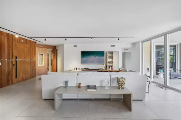 Key Biscayne, FL 33149,723 Crandon Blvd #206