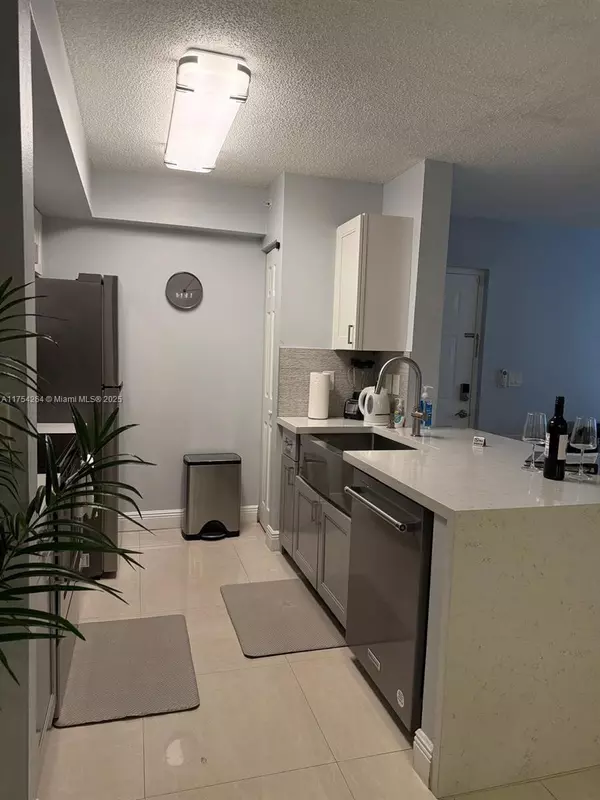 Pembroke Pines, FL 33025,11165 SW 6th St #105