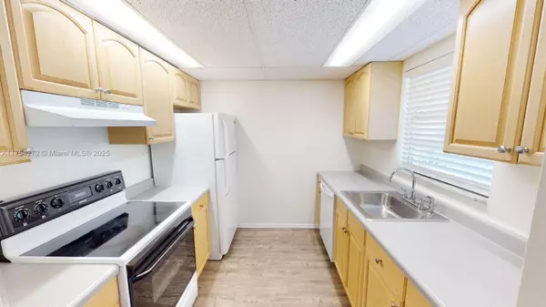 Key Largo, FL 33037,300 Ocean Drive #22