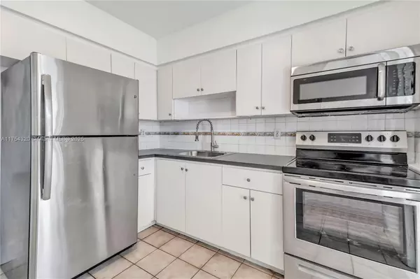 Dania Beach, FL 33004,137 NE 1st Ct