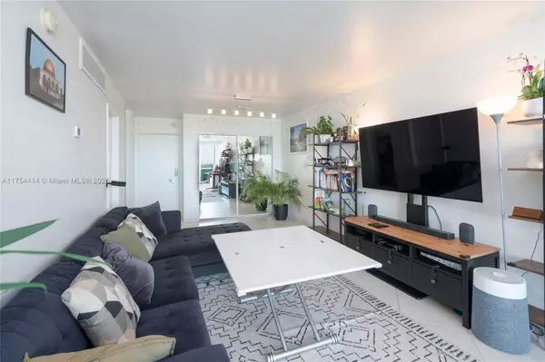 Miami Beach, FL 33141,6770 Indian Creek Dr #8G
