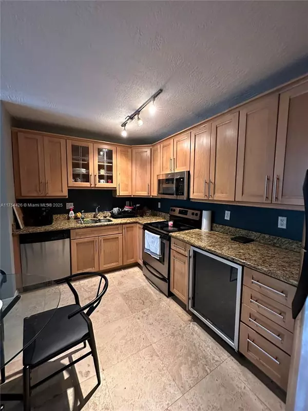 Fort Lauderdale, FL 33304,530 NE 15th Ct #1