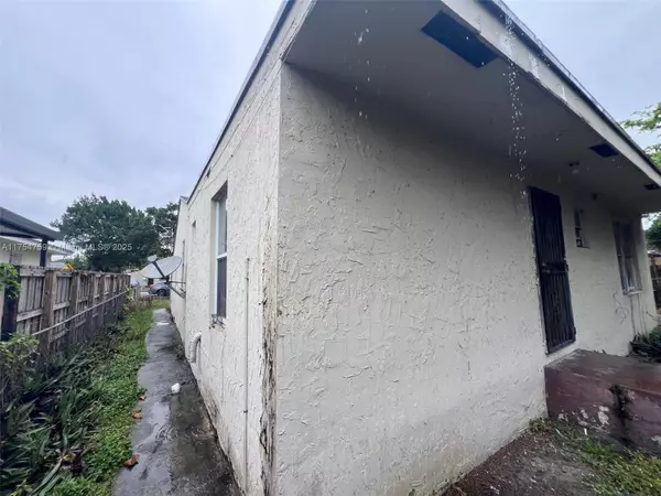 Opa-locka, FL 33054,1330 Dunad Ave