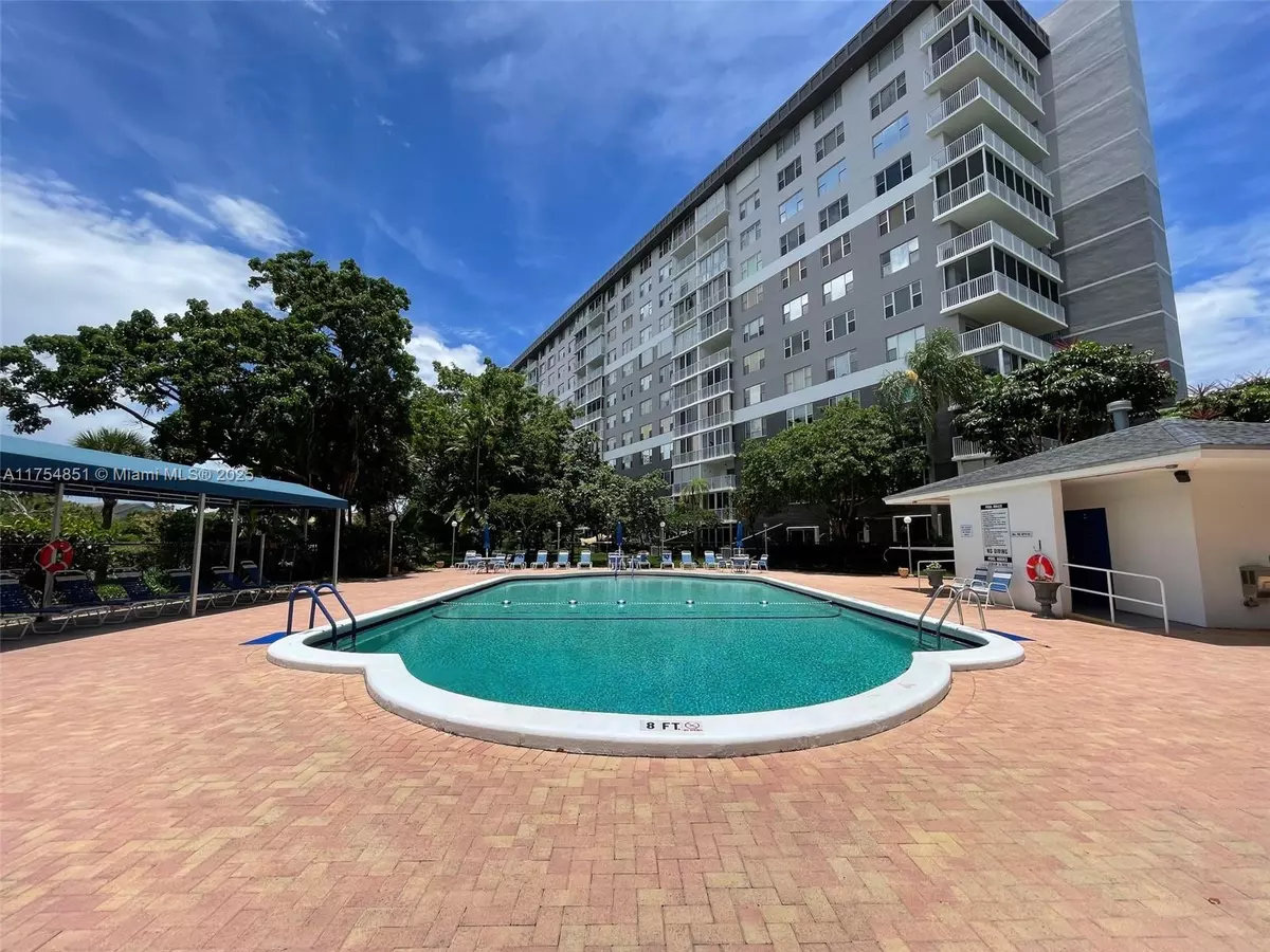 Hollywood, FL 33021,3850 Washington St #301
