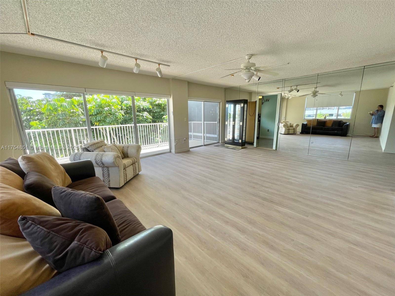 Hollywood, FL 33021,3850 Washington St #301