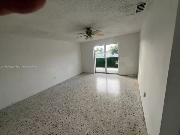 Hialeah, FL 33012,887 W 29th St #2