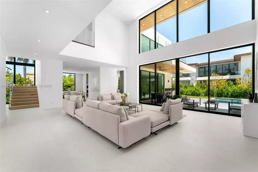 4425 Adams Ave, Miami Beach, FL 33140