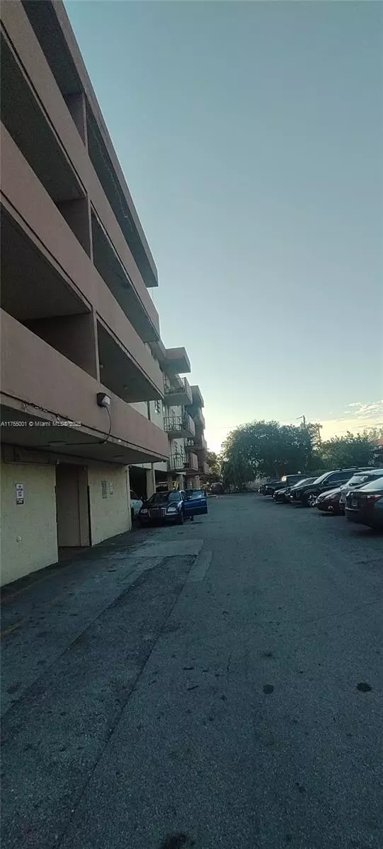 North Miami, FL 33161,13390 NE 7th Ave #302