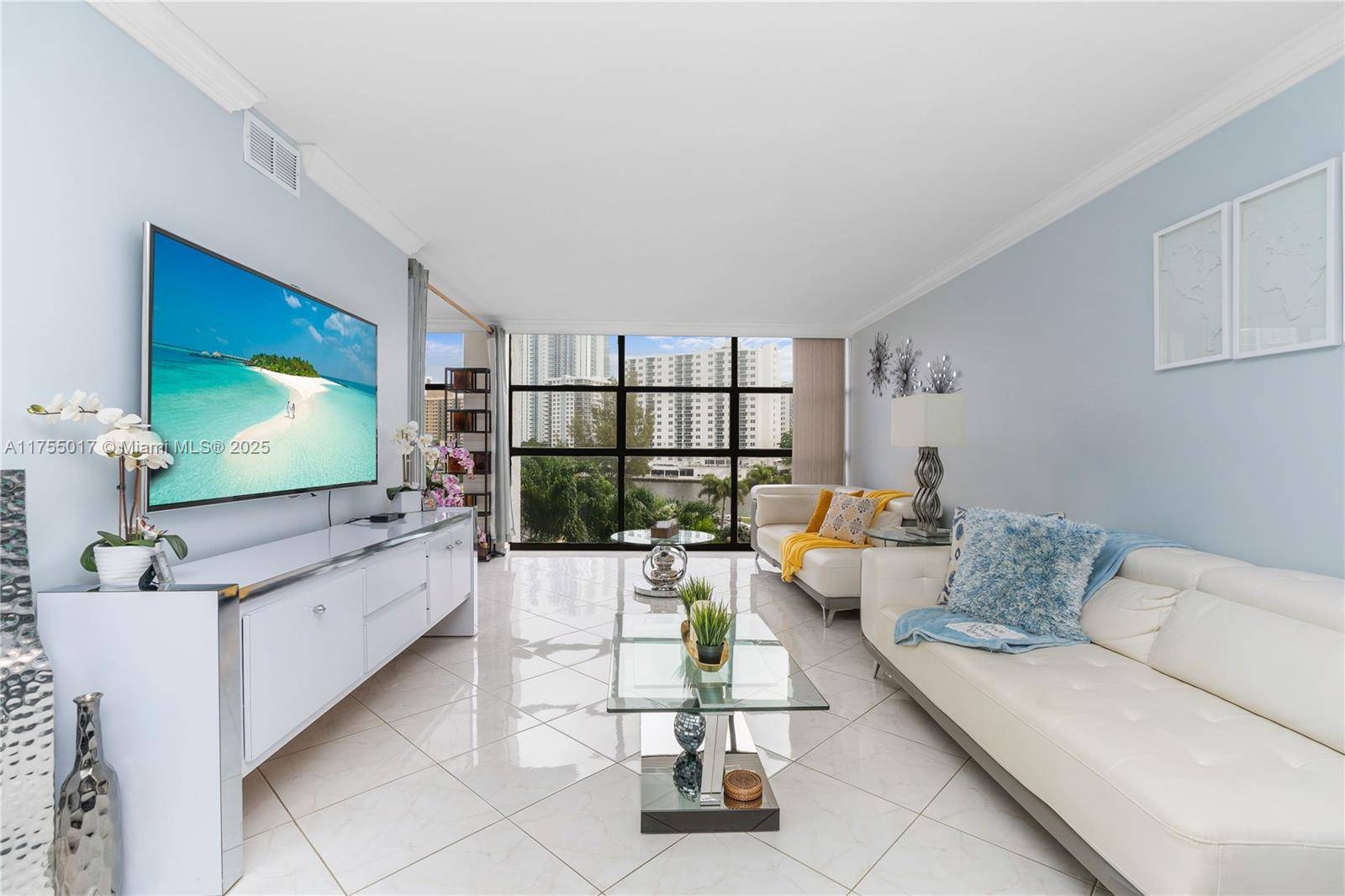 Hallandale Beach, FL 33009,600 Parkview Dr #404