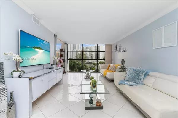 Hallandale Beach, FL 33009,600 Parkview Dr #404