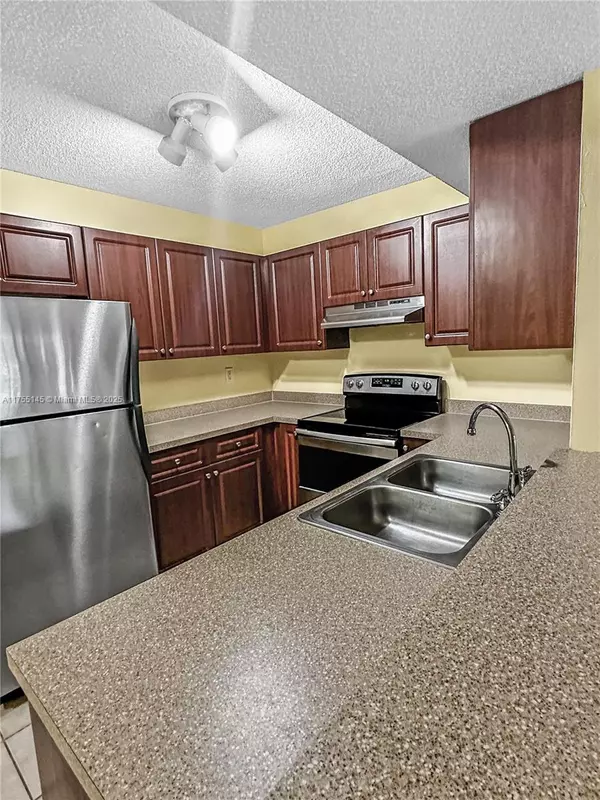 Pembroke Pines, FL 33025,250 W Palm Cir W #103