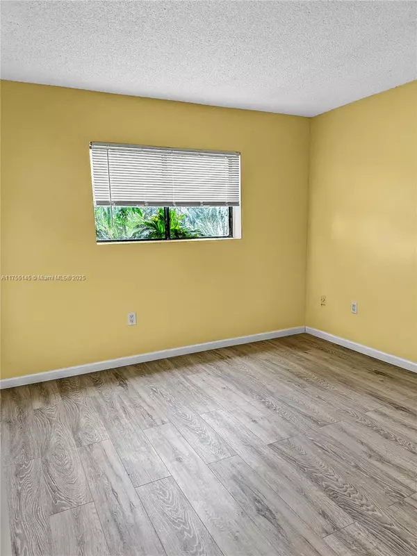 Pembroke Pines, FL 33025,250 W Palm Cir W #103
