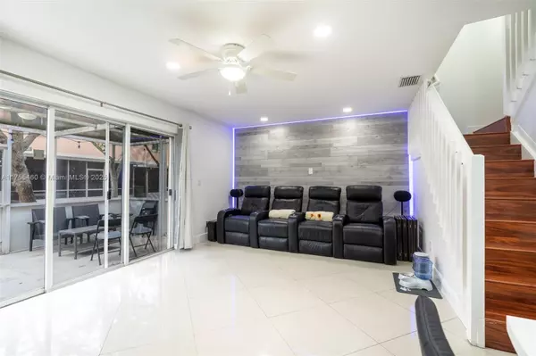 Pembroke Pines, FL 33029,837 NW 208th Dr