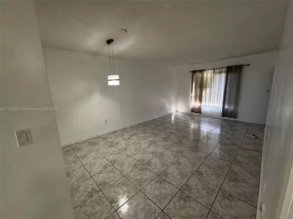 Hialeah Gardens, FL 33016,160 Royal Palm Rd #214