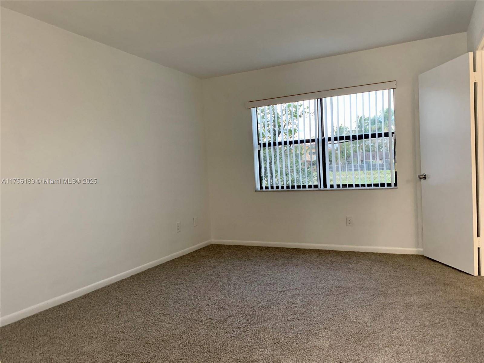 Miami, FL 33179,860 NE 207th Ter #103-8
