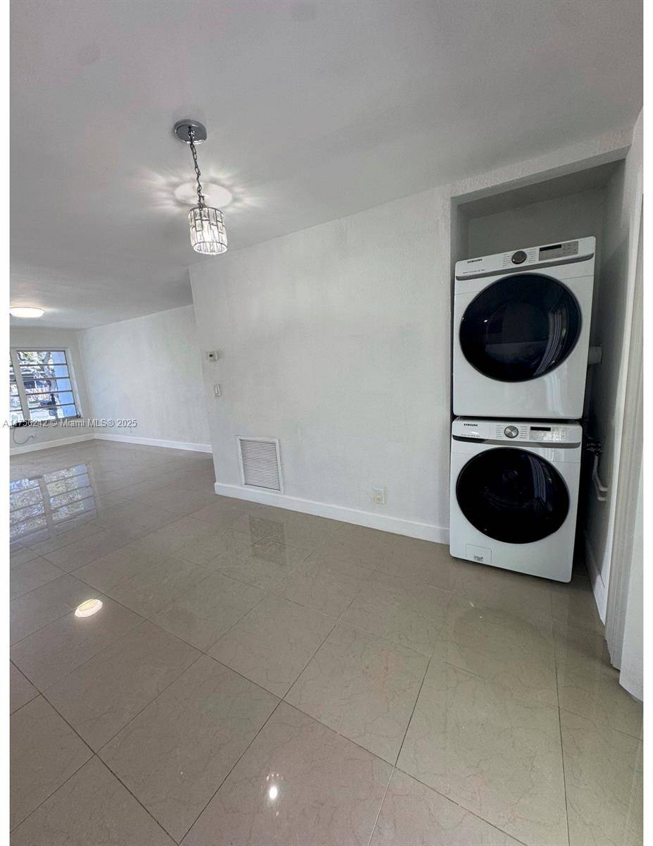 Hollywood, FL 33020,2318 Scott St