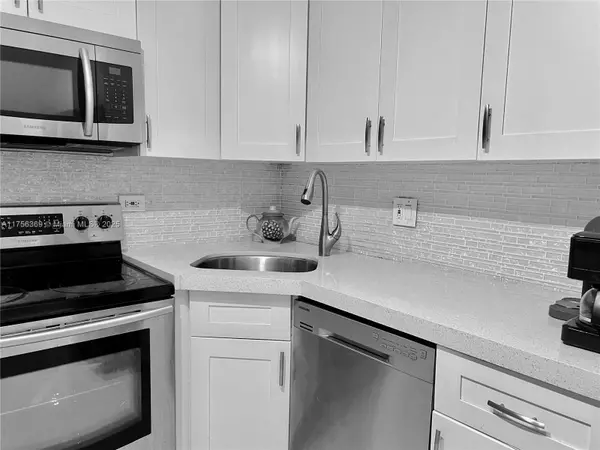 Aventura, FL 33160,2801 NE 183rd St #215W