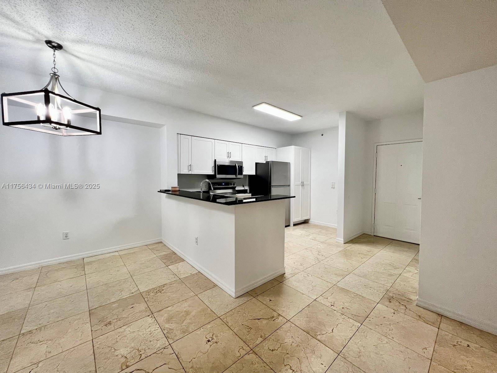 Miami, FL 33126,5091 NW 7th St #103