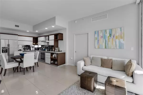 Miami Beach, FL 33139,2100 Park Ave #204