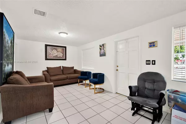 Miami, FL 33165,9821 SW 47th St