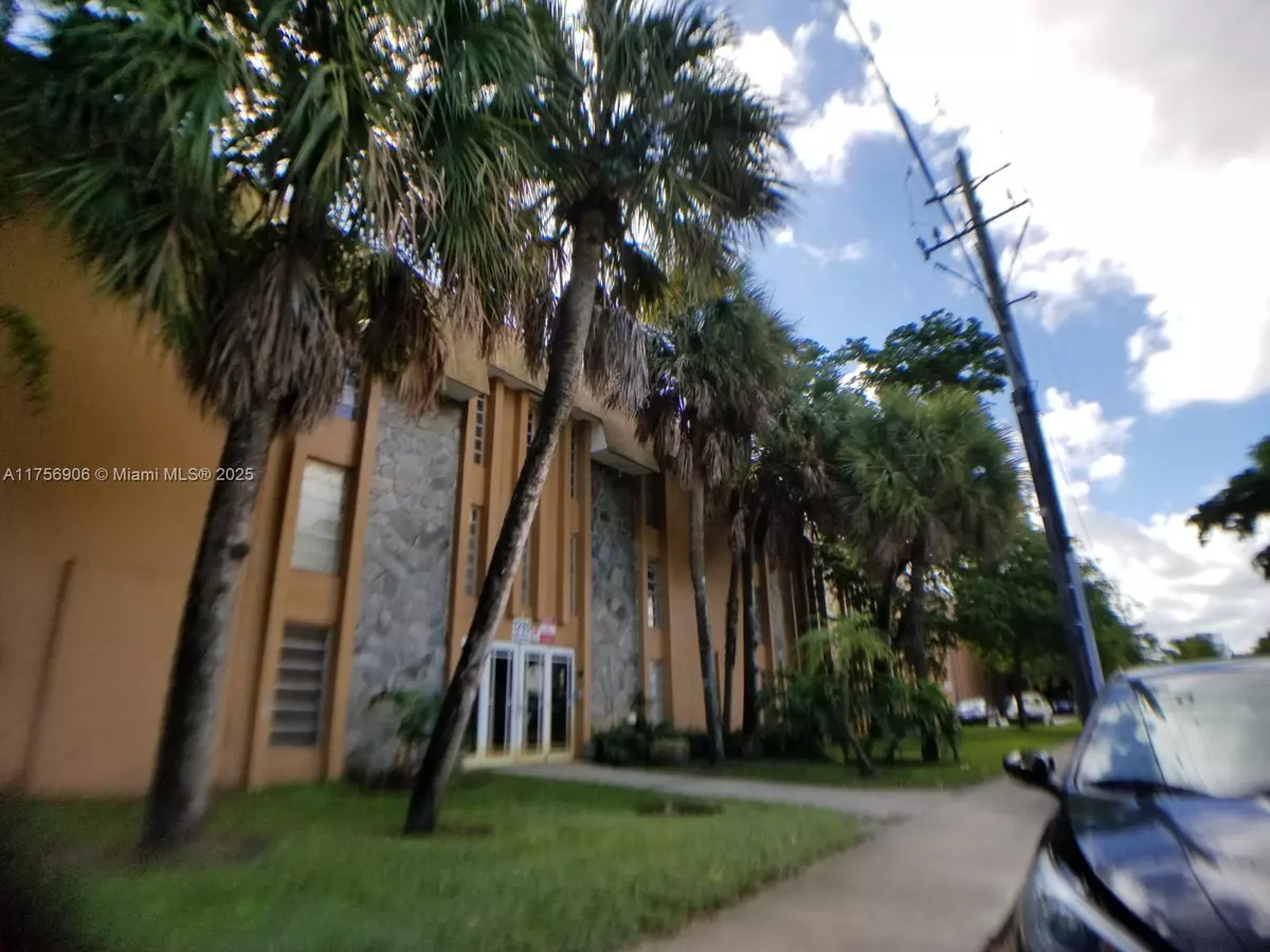 Hialeah, FL 33012,1280 W 54th St #B310