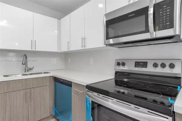 North Miami, FL 33181,11930 NE 19th Dr #1