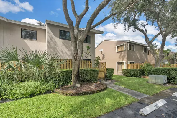 Davie, FL 33328,5180 S University Dr #5180