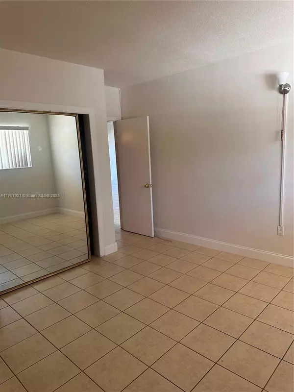 Miami, FL 33179,19001 NE 2nd Ave #1404