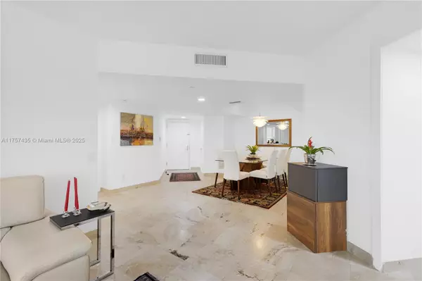 Aventura, FL 33180,21055 Yacht Club Dr #902