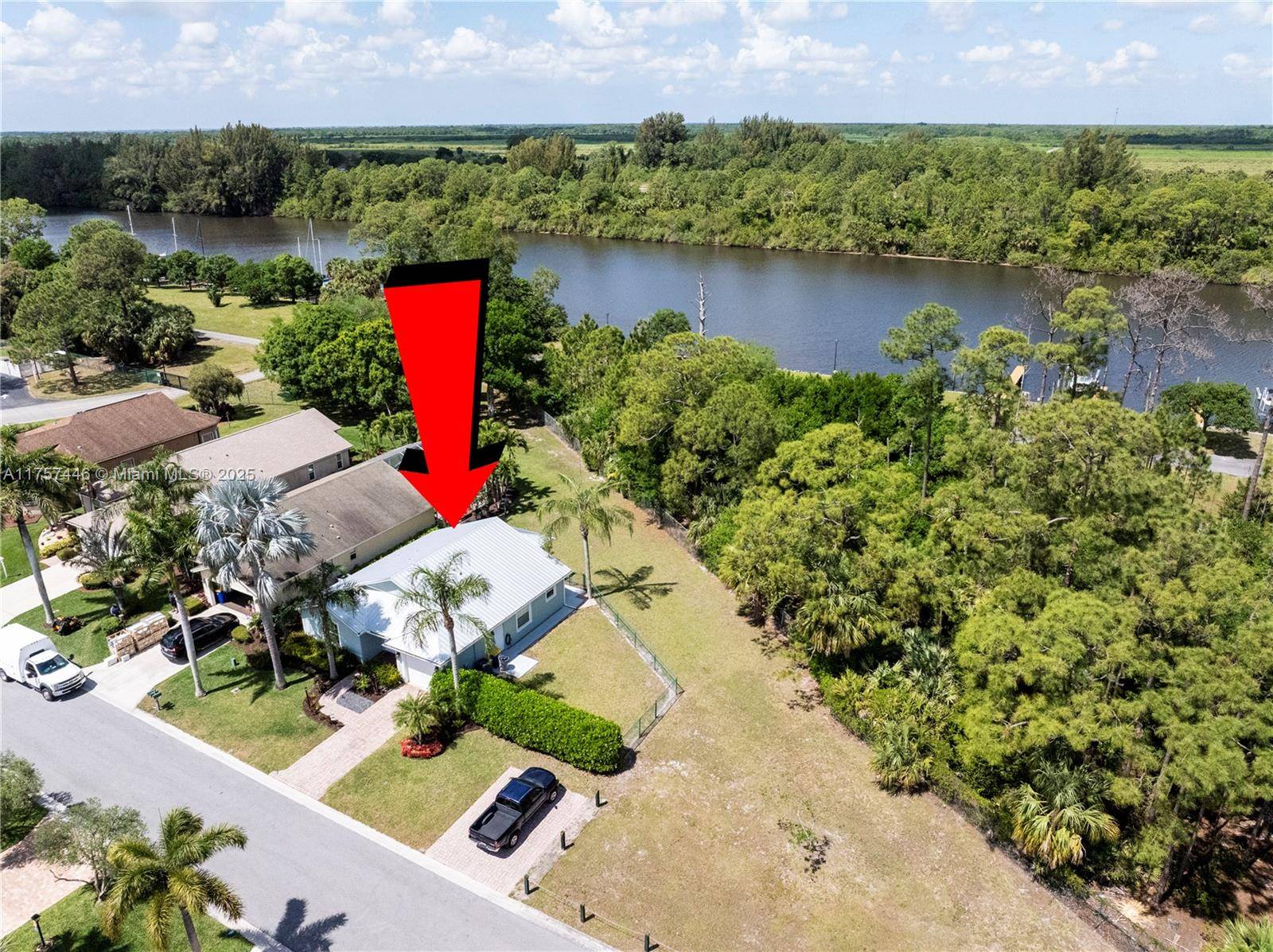 8904 SW Fishermans Wharf Dr, Stuart, FL 34997