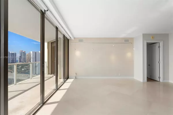 Aventura, FL 33180,19500 Turnberry Way #20F