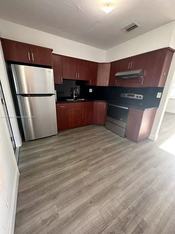 Hollywood, FL 33020,1221 N 20th Ave