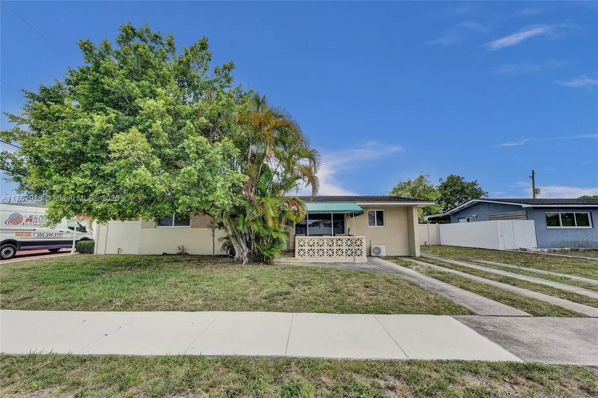 Hialeah, FL 33012,534 W 53rd Ter