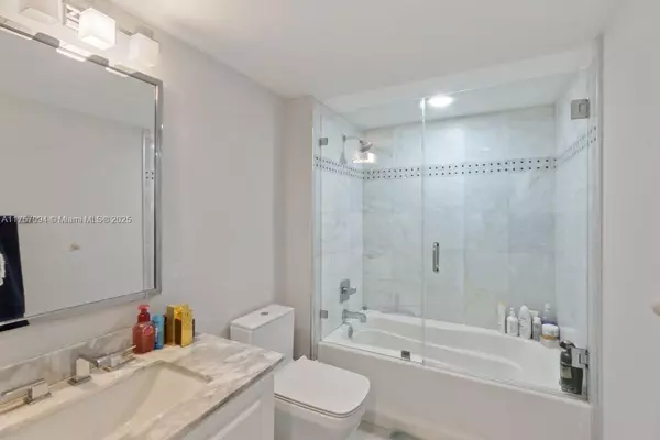 Miami Beach, FL 33139,90 Alton Rd #807
